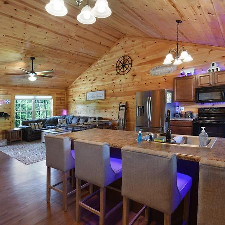 Enchanted Forest Cabin And Teepee! Lights & Laser Show! Private Hot Tub! Unique Stay! Sevierville Bagian luar foto