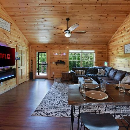 Enchanted Forest Cabin And Teepee! Lights & Laser Show! Private Hot Tub! Unique Stay! Sevierville Bagian luar foto