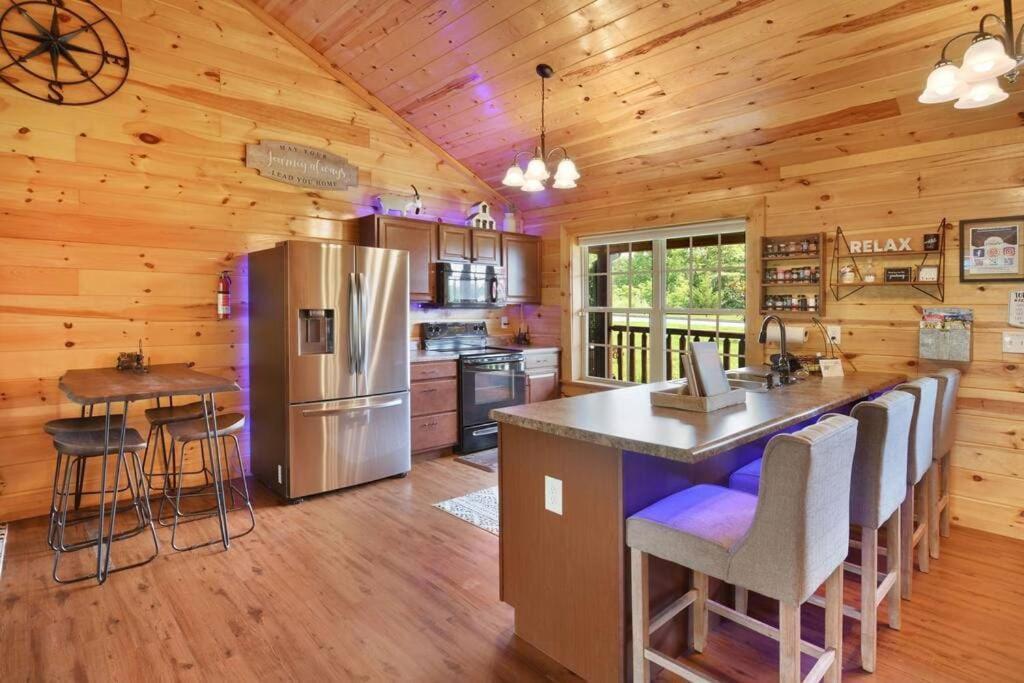 Enchanted Forest Cabin And Teepee! Lights & Laser Show! Private Hot Tub! Unique Stay! Sevierville Bagian luar foto