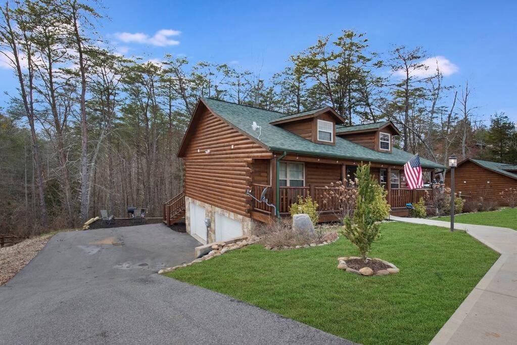 Enchanted Forest Cabin And Teepee! Lights & Laser Show! Private Hot Tub! Unique Stay! Sevierville Bagian luar foto