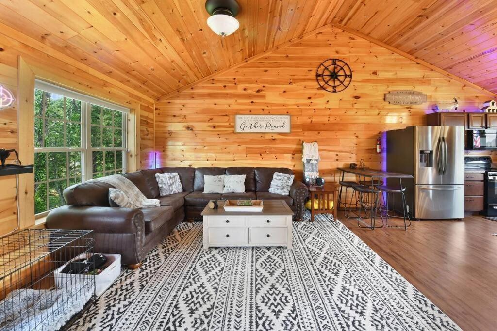 Enchanted Forest Cabin And Teepee! Lights & Laser Show! Private Hot Tub! Unique Stay! Sevierville Bagian luar foto