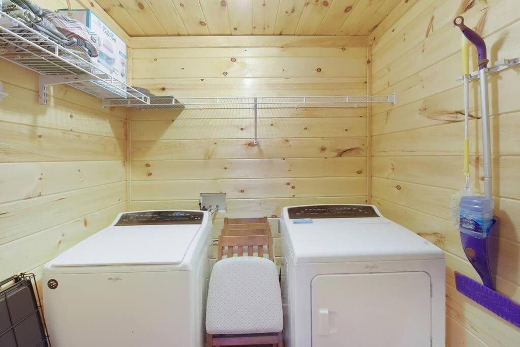 Enchanted Forest Cabin And Teepee! Lights & Laser Show! Private Hot Tub! Unique Stay! Sevierville Bagian luar foto