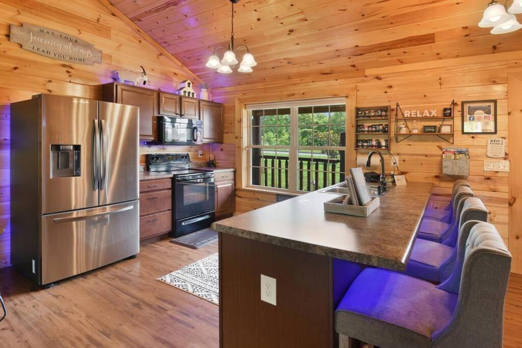 Enchanted Forest Cabin And Teepee! Lights & Laser Show! Private Hot Tub! Unique Stay! Sevierville Bagian luar foto