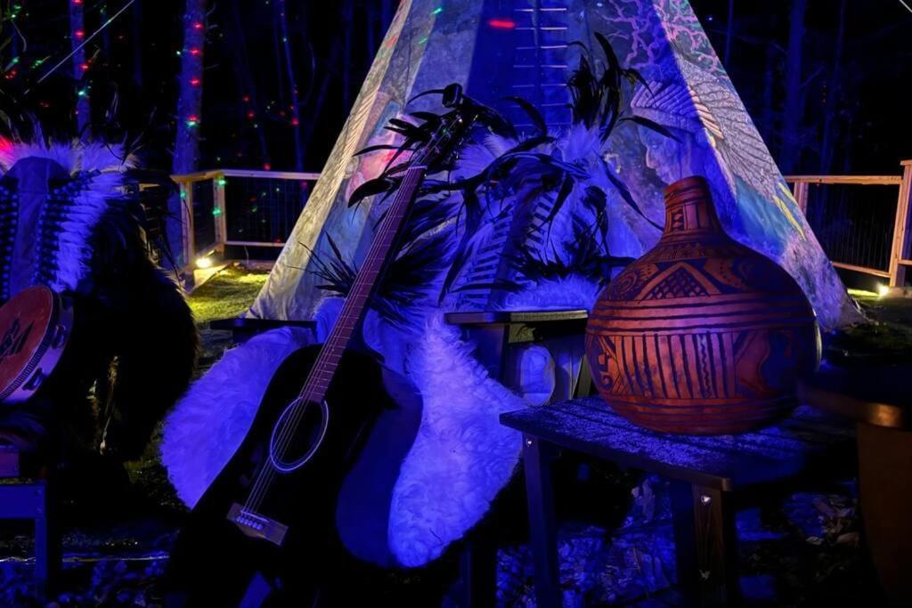 Enchanted Forest Cabin And Teepee! Lights & Laser Show! Private Hot Tub! Unique Stay! Sevierville Bagian luar foto