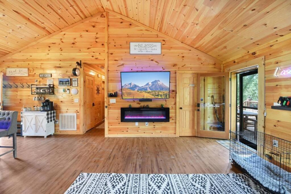 Enchanted Forest Cabin And Teepee! Lights & Laser Show! Private Hot Tub! Unique Stay! Sevierville Bagian luar foto