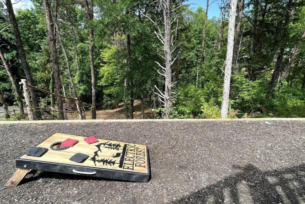 Enchanted Forest Cabin And Teepee! Lights & Laser Show! Private Hot Tub! Unique Stay! Sevierville Bagian luar foto