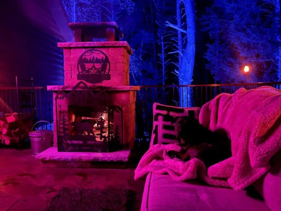 Enchanted Forest Cabin And Teepee! Lights & Laser Show! Private Hot Tub! Unique Stay! Sevierville Bagian luar foto