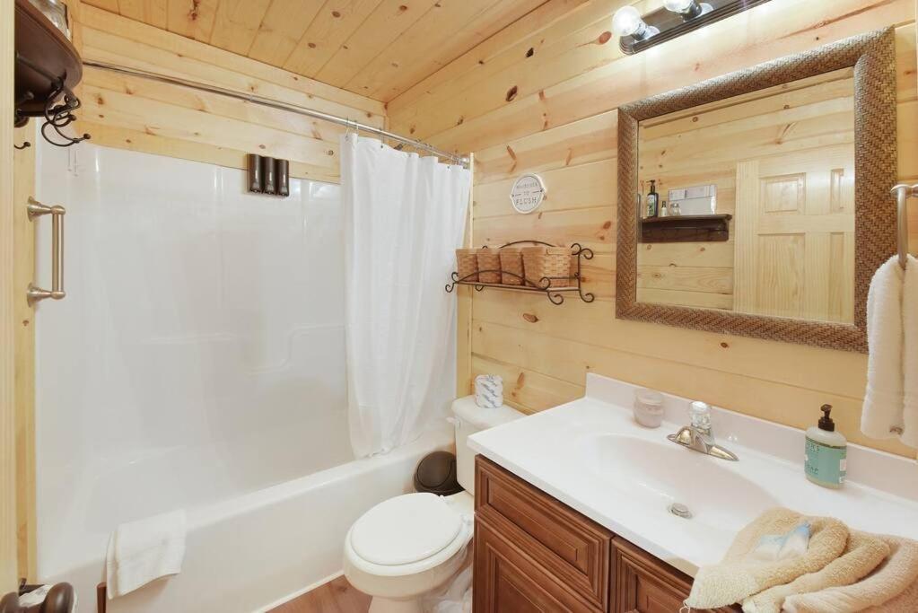 Enchanted Forest Cabin And Teepee! Lights & Laser Show! Private Hot Tub! Unique Stay! Sevierville Bagian luar foto