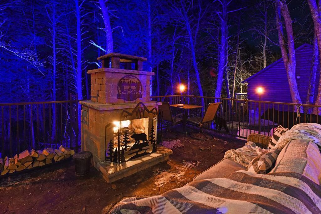 Enchanted Forest Cabin And Teepee! Lights & Laser Show! Private Hot Tub! Unique Stay! Sevierville Bagian luar foto