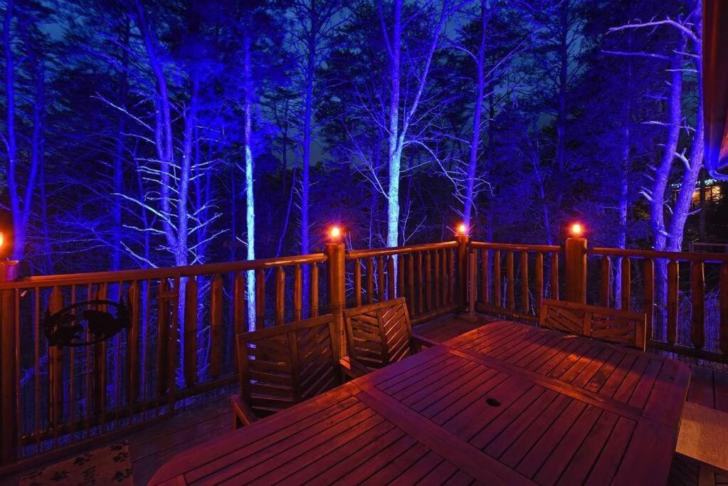 Enchanted Forest Cabin And Teepee! Lights & Laser Show! Private Hot Tub! Unique Stay! Sevierville Bagian luar foto